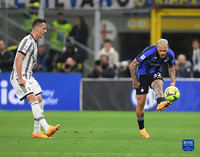 韩籍电竞选手Rookie拿到中国绿卡