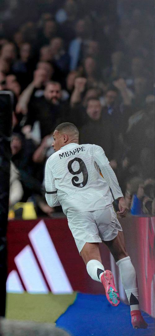 [国内足球]马辅渔单刀直入 面对门将挑射破网