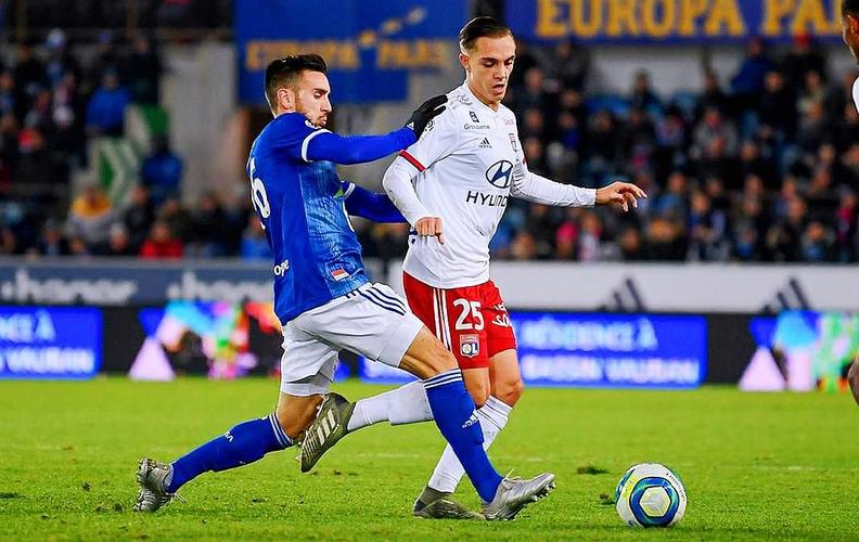 现场观战加泰德比，巴萨绯闻前锋阿斯拉尼晒自己照片