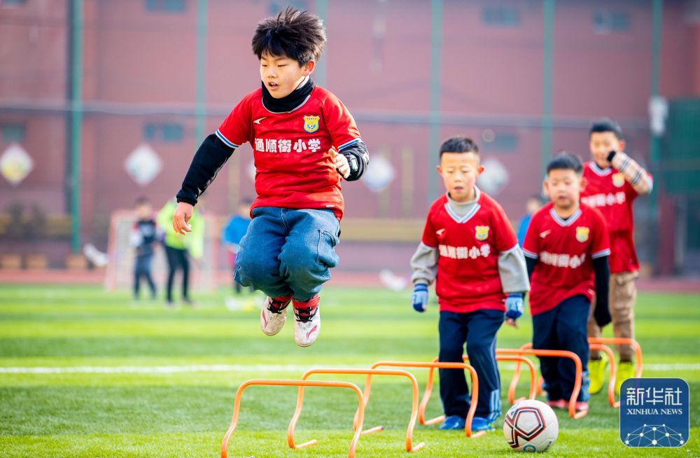 小岛秀夫获赠伊藤润二全彩漫画集 惊道彩色版更恐怖