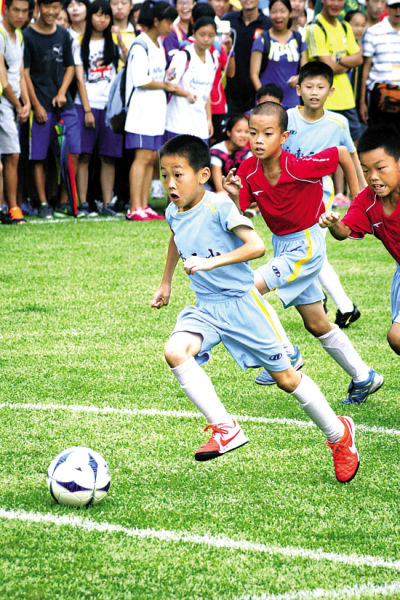 TA：当主帅坚持足球理念时，曼联和其他球队高层不应感到意外